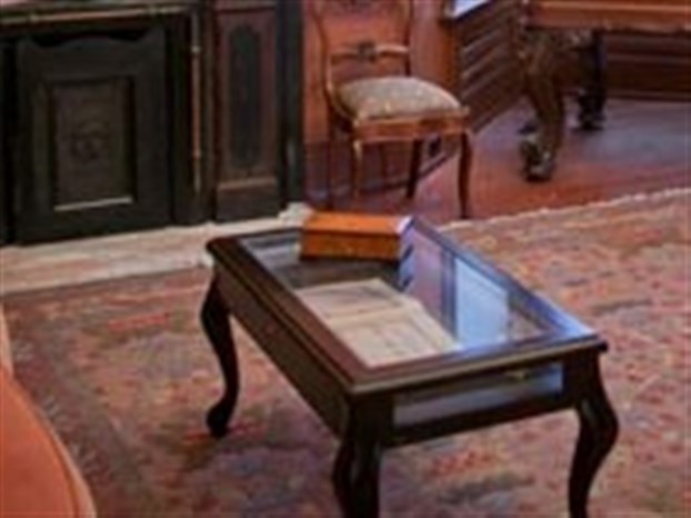 The Founder's Parlor Rug